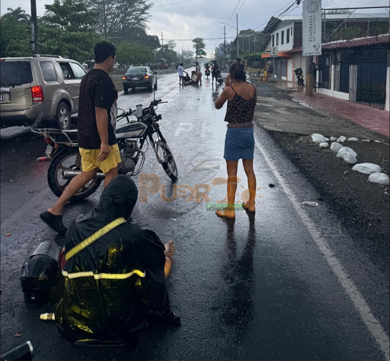 LLUVIAS PROVOCAN ACCIDENTE EN LA ENTRADA HACIA FRAYCASIANO